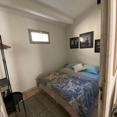 Appartement Dans Un Ancien Atelier De Potier à Saint-Quentin-la-Poterie Extérieur photo