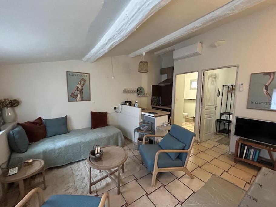 Appartement Dans Un Ancien Atelier De Potier à Saint-Quentin-la-Poterie Extérieur photo